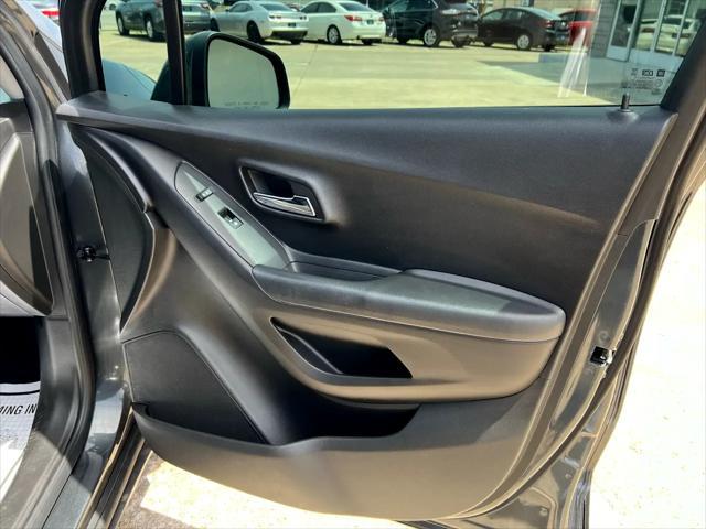 Photo of 2017 Gray Chevrolet Trax