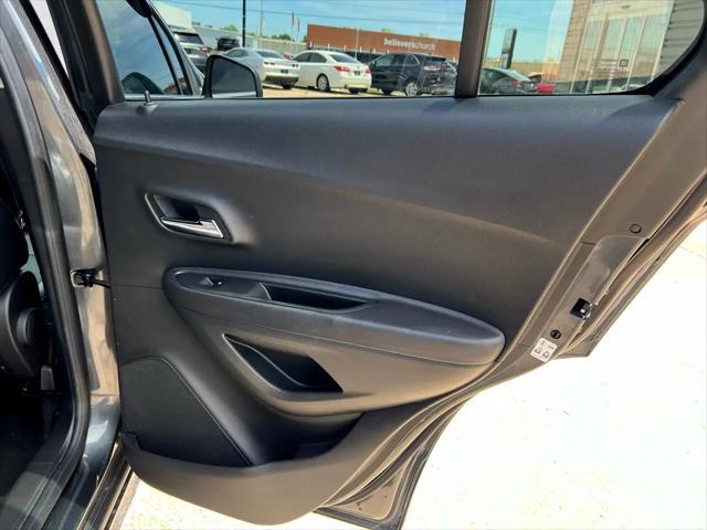 Photo of 2017 Gray Chevrolet Trax