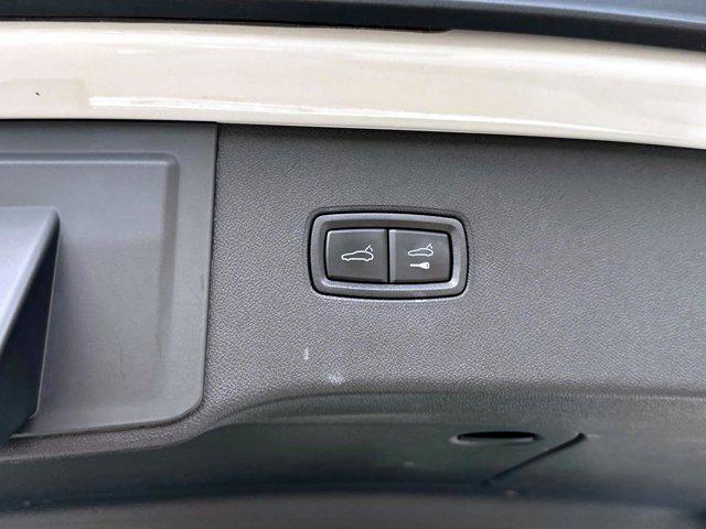 Photo of 2024 White Porsche Cayenne