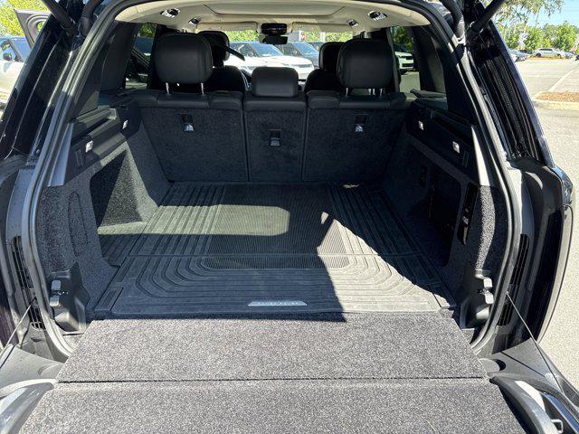 Photo of 2023 Black Land Rover Range Rover