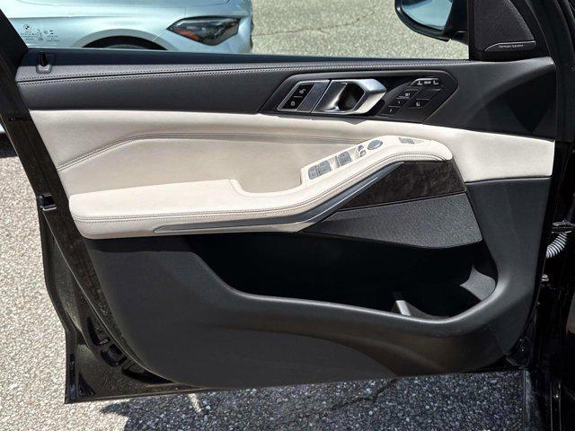 Photo of 2023 Black Sapphire Metallic BMW X7