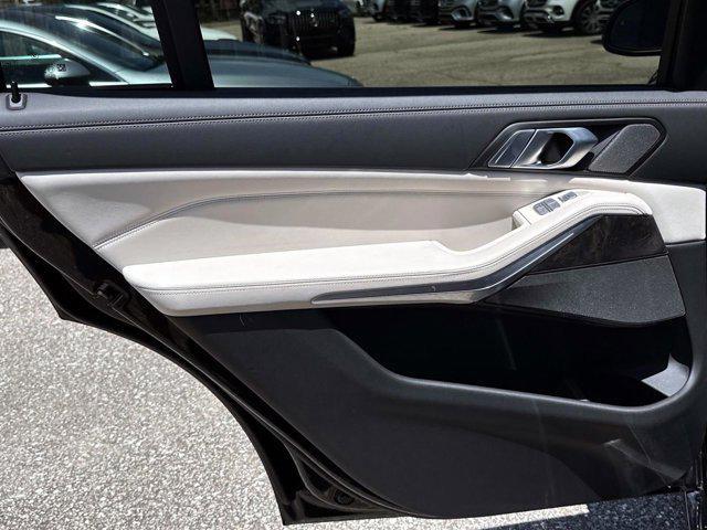 Photo of 2023 Black Sapphire Metallic BMW X7