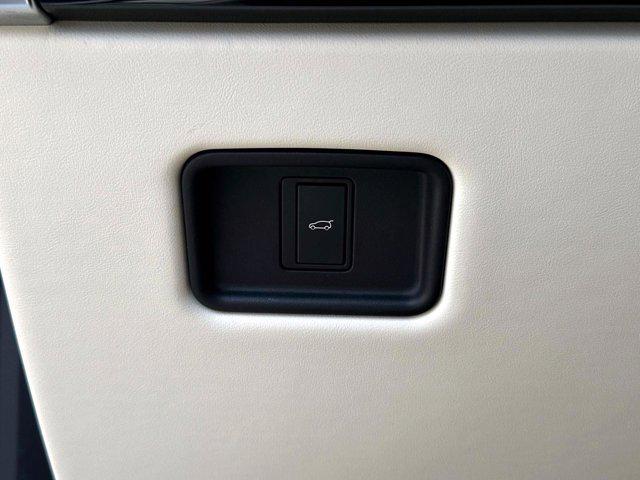 Photo of 2024 Fuji White Land Rover Range Rover