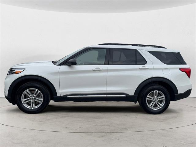 Photo of 2022 Star White Metallic Tri-Coat Ford Explorer