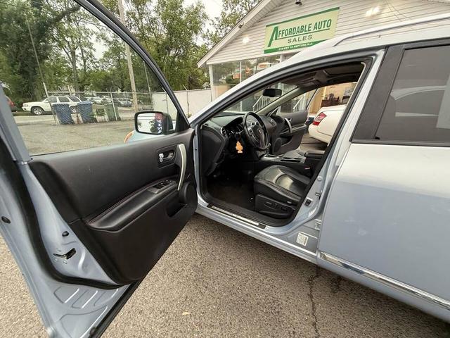 Photo of 2011 Blue Nissan Rogue