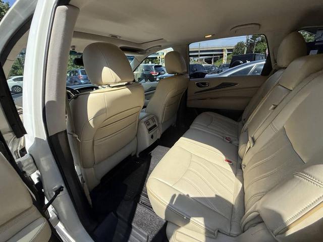 Photo of 2015 White INFINITI QX60