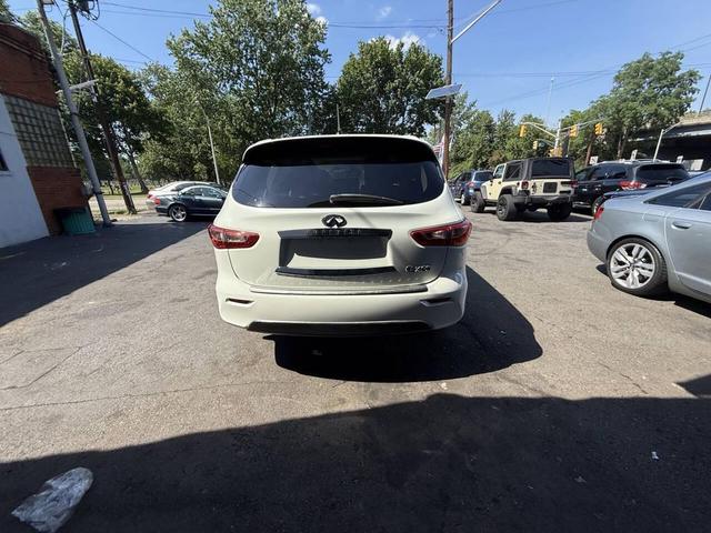 Photo of 2015 White INFINITI QX60