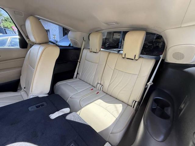 Photo of 2015 White INFINITI QX60