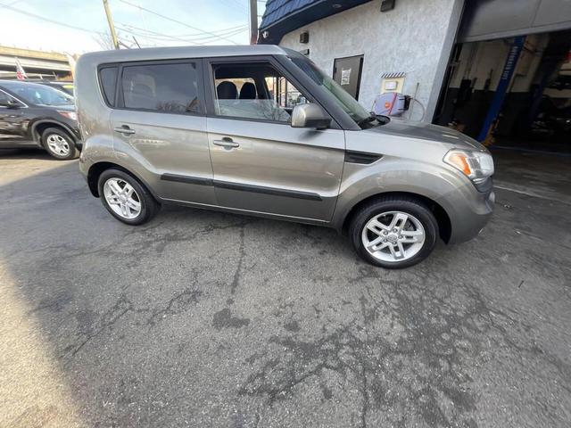 Photo of 2011 Silver Kia Soul