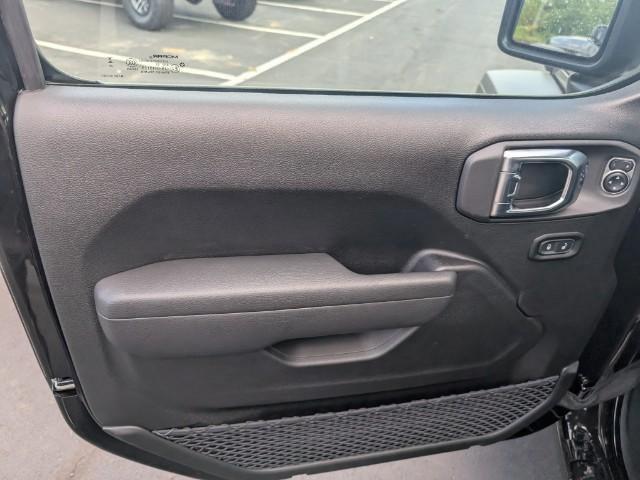 Photo of 2025 Black Clearcoat Jeep Wrangler