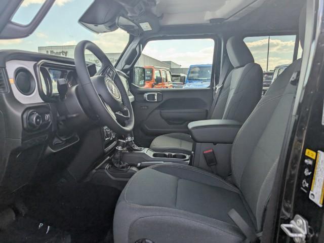 Photo of 2025 Black Clearcoat Jeep Wrangler