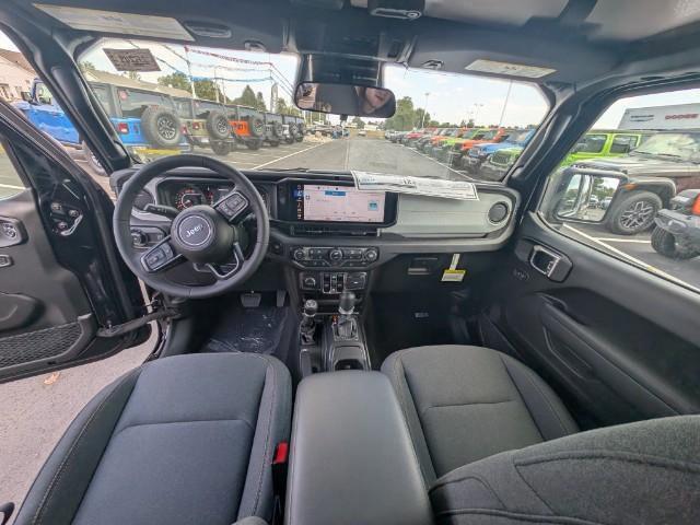 Photo of 2025 Black Clearcoat Jeep Wrangler