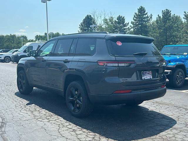 Photo of 2025 Baltic Gray Metallic Clearcoat Jeep Grand Cherokee L