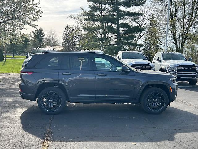 Photo of 2025 Baltic Gray Metallic Clearcoat Jeep Grand Cherokee 4xe