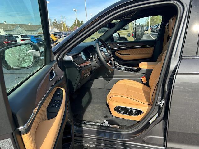 Photo of 2025 Baltic Gray Metallic Clearcoat Jeep Grand Cherokee 4xe
