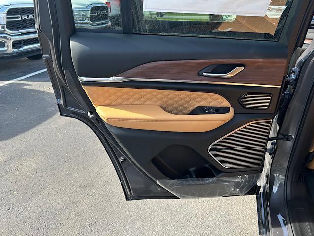 Photo of 2025 Baltic Gray Metallic Clearcoat Jeep Grand Cherokee 4xe