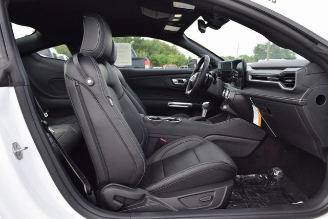 Photo of 2025 Oxford White Ford Mustang