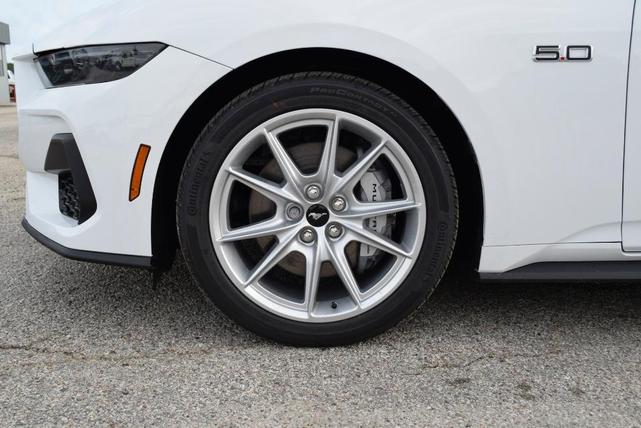 Photo of 2025 Oxford White Ford Mustang