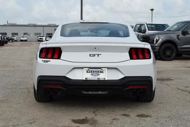 Photo of 2025 Oxford White Ford Mustang