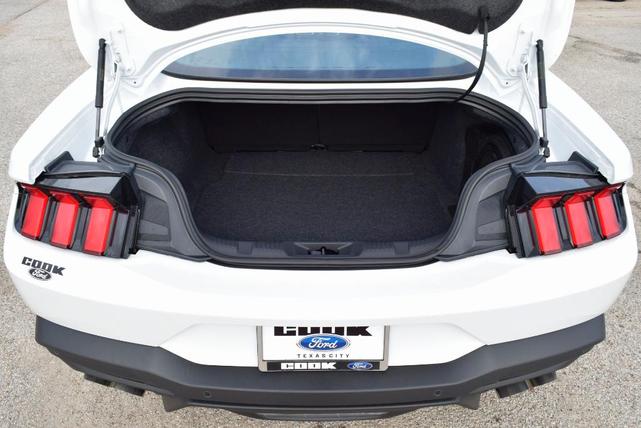 Photo of 2025 Oxford White Ford Mustang