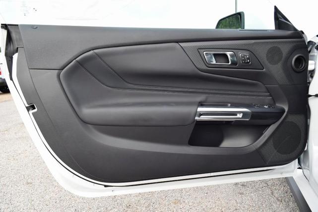 Photo of 2025 Oxford White Ford Mustang