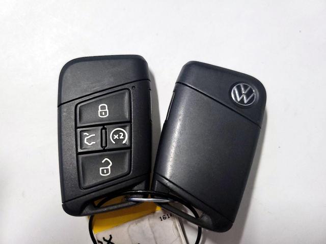 Photo of 2023 White Volkswagen Taos