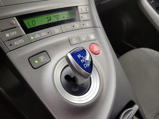 Photo of 2013 Green Toyota Prius