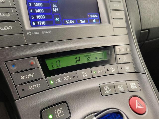 Photo of 2013 Green Toyota Prius