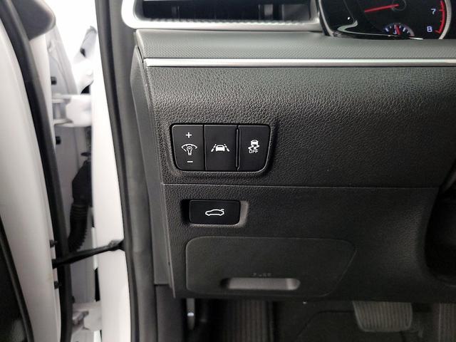 Photo of 2023 White Kia K5