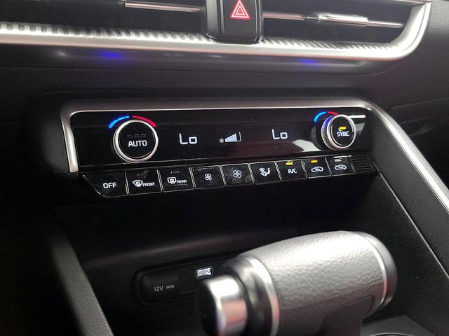 Photo of 2023 White Kia K5