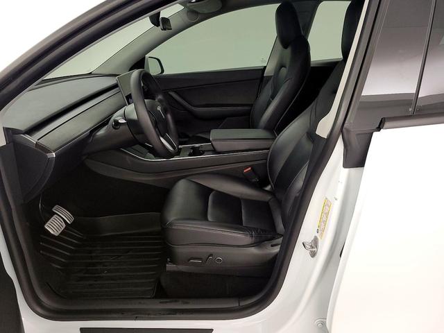 Photo of 2021 White Tesla Model Y
