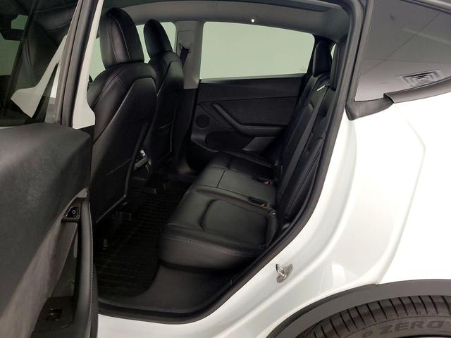 Photo of 2021 White Tesla Model Y
