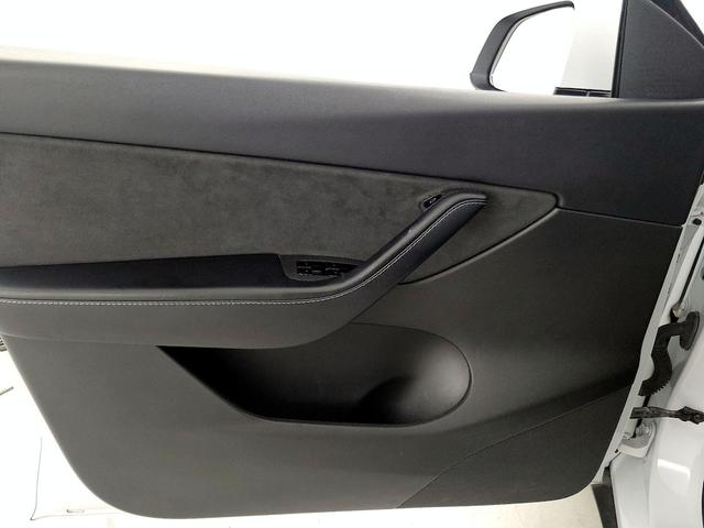 Photo of 2021 White Tesla Model Y