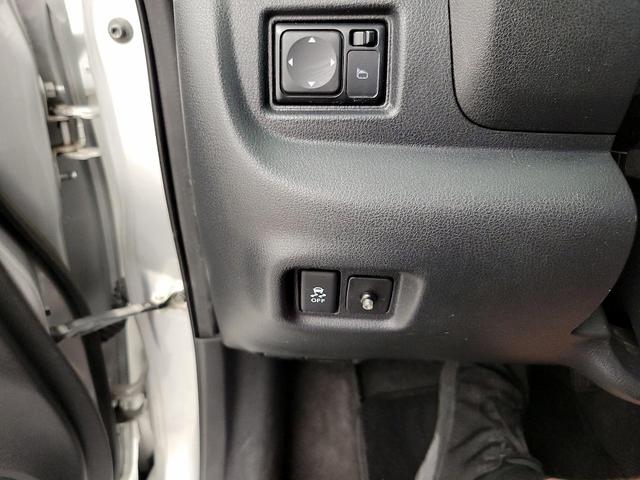 Photo of 2015 Silver Nissan Versa Note