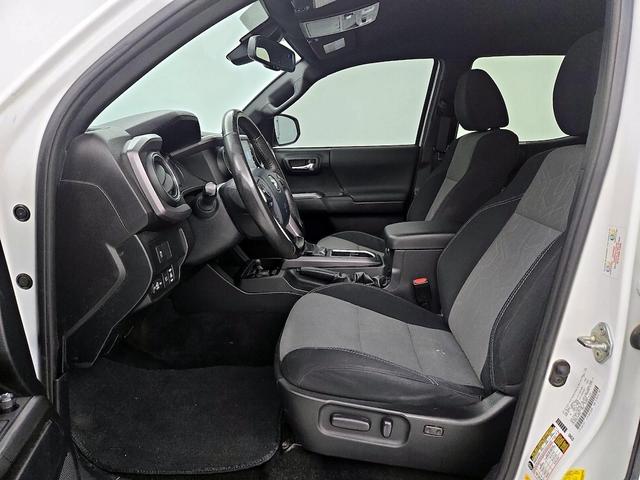 Photo of 2020 White Toyota Tacoma