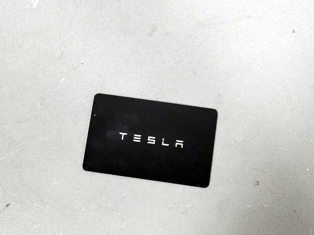 Photo of 2023 White Tesla Model 3