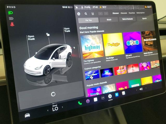 Photo of 2023 White Tesla Model 3