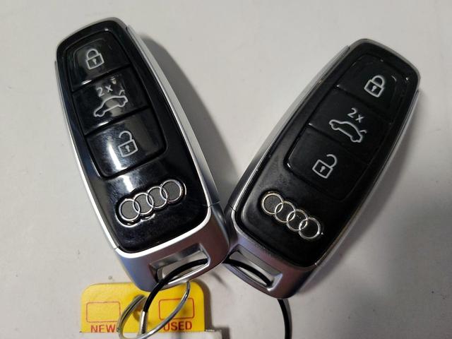 Photo of 2023 White Audi Q7