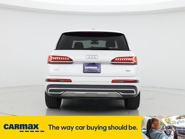 Photo of 2023 White Audi Q7