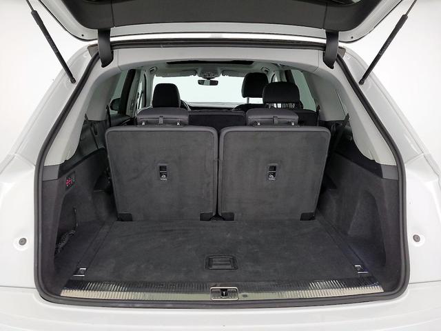 Photo of 2023 White Audi Q7