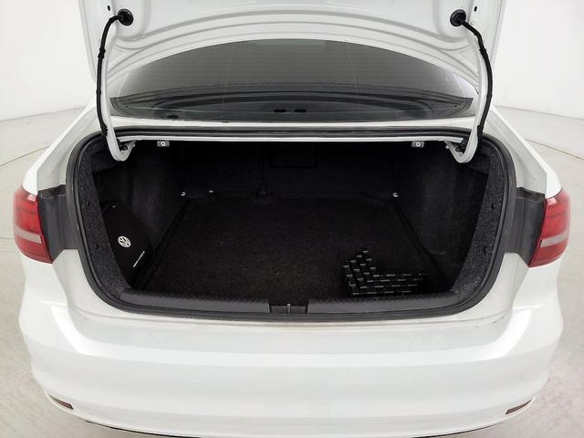 Photo of 2018 White Volkswagen Jetta