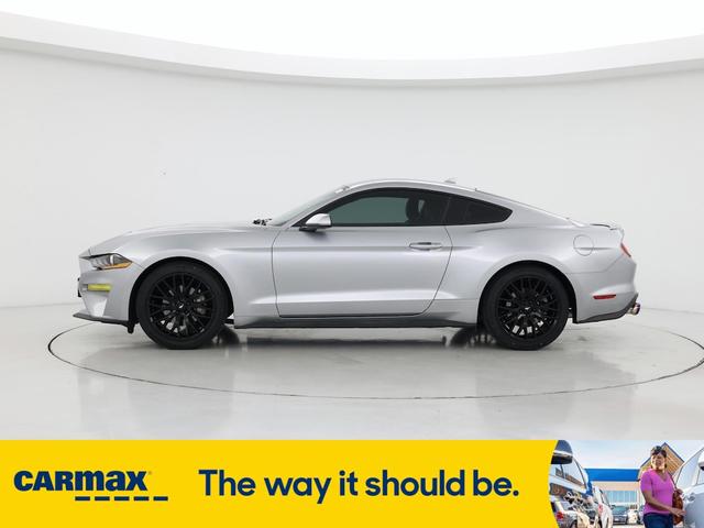 Photo of 2022 Silver Ford Mustang