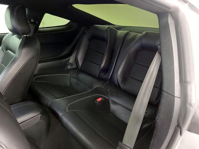 Photo of 2022 Silver Ford Mustang