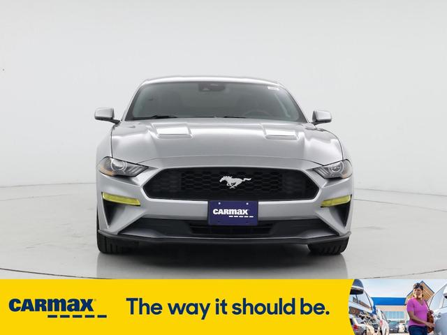 Photo of 2022 Silver Ford Mustang