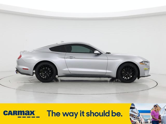 Photo of 2022 Silver Ford Mustang