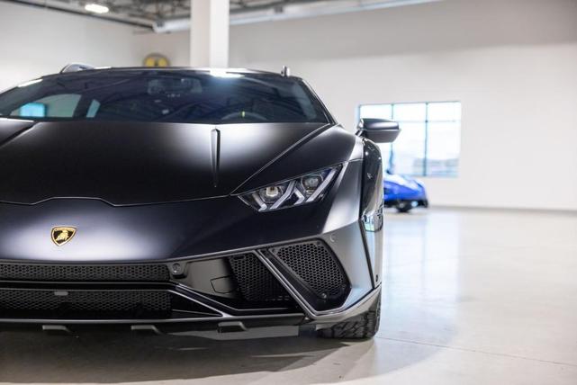 Photo of 2024 Nero Noctis Metallic Lamborghini Huracan Sterrato