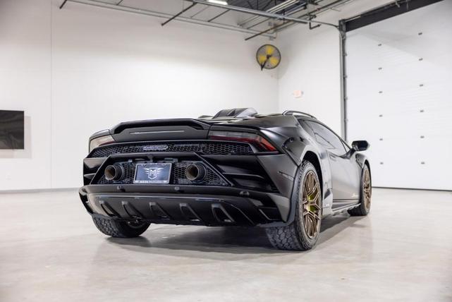 Photo of 2024 Nero Noctis Metallic Lamborghini Huracan Sterrato