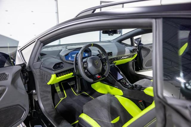 Photo of 2024 Nero Noctis Metallic Lamborghini Huracan Sterrato
