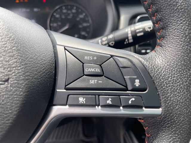 Photo of 2021 Gray Nissan Kicks