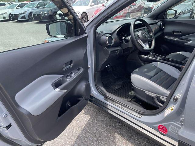 Photo of 2021 Gray Nissan Kicks